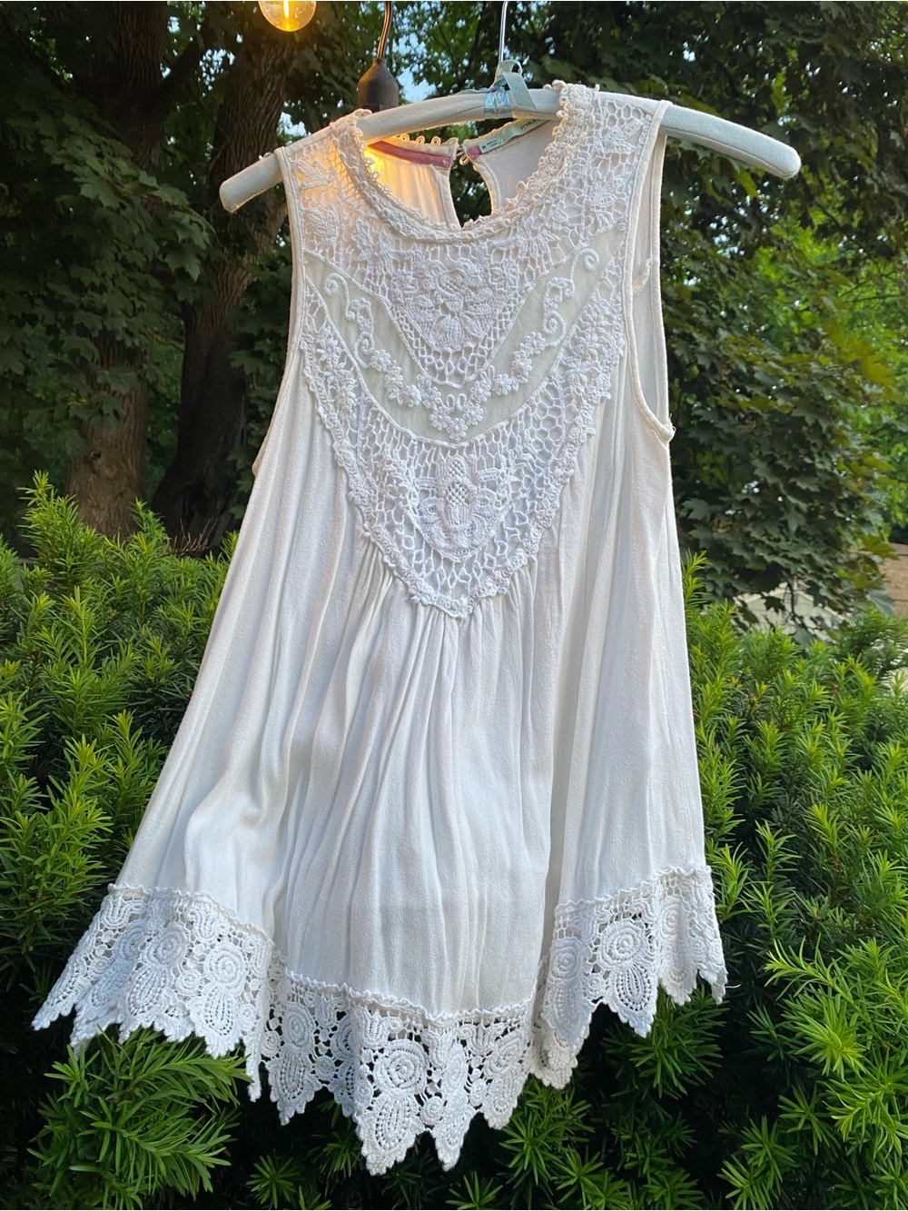 Women's White Crochet Lace Sleeveless Top